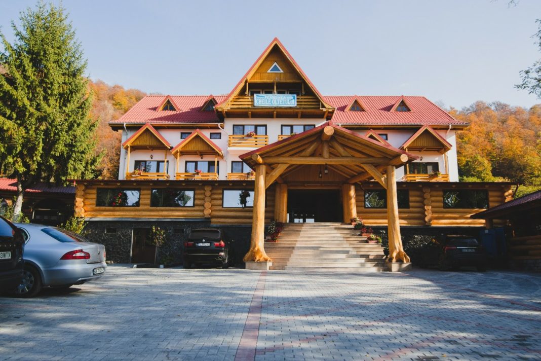 Numărul de turiști a scăzut drastic la Polovragi, deși prețurile sunt ca anul trecut