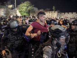 Peste 150 de palestinieni, răniţi în ciocnirile cu poliția israeliană, din Ierusalim