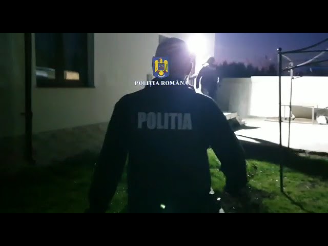 (VIDEO) Percheziții la persoane bănuite de furt calificat