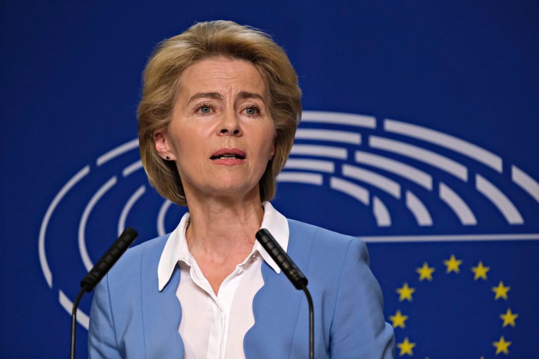 Recomandarea ca Ucraina să devină țară candidată a fost acum făcută pentru guvernele celor 27 de state membre ale Uiunii, după ce a fost aprobată vineri, în cadrul unei reuniuni conduse de șefa Comisiei Europene, Ursula von der Leyen