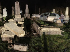 Un şofer beat a intrat cu maşina într-un cimitir
