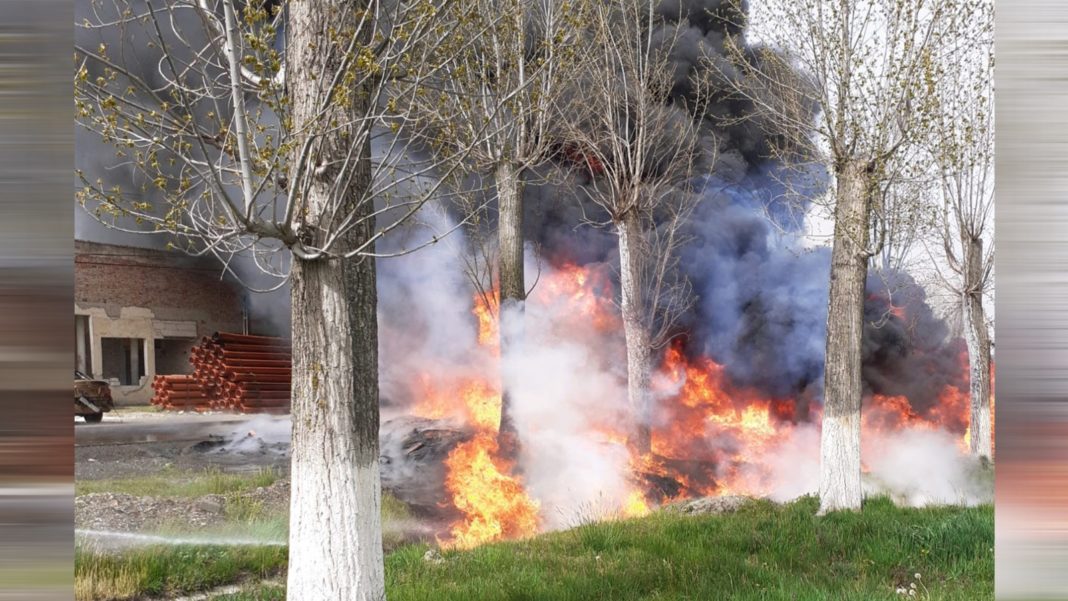 Un copil de 11 ani a incendiat 2 km de țevi de canalizare