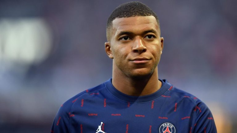Mbappe a fost convins să „continue să crească“ la PSG. Şi-a prelungit contractul până în 2025