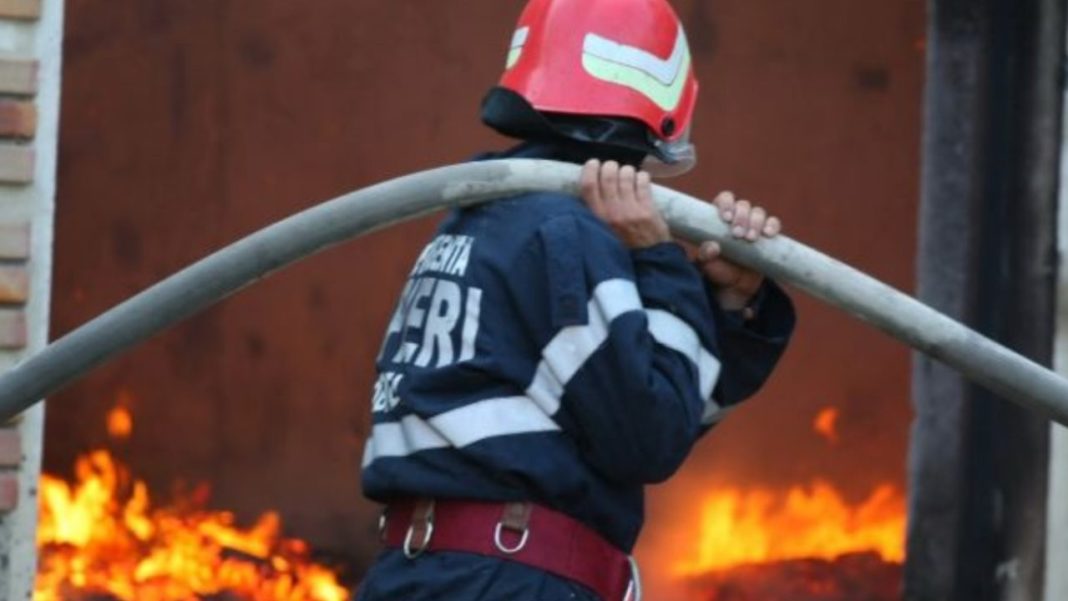 Femeie rănită în incendiul care a afectat o cabană