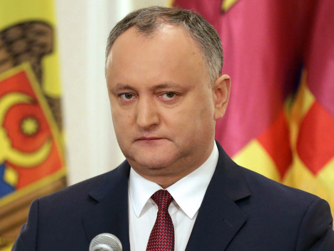 Ofițerii Serviciului de Informații și Securitate din Republica Moldova, alături de procurorii anticorupție, au descins la domiciliul fostului președinte Igor Dodon