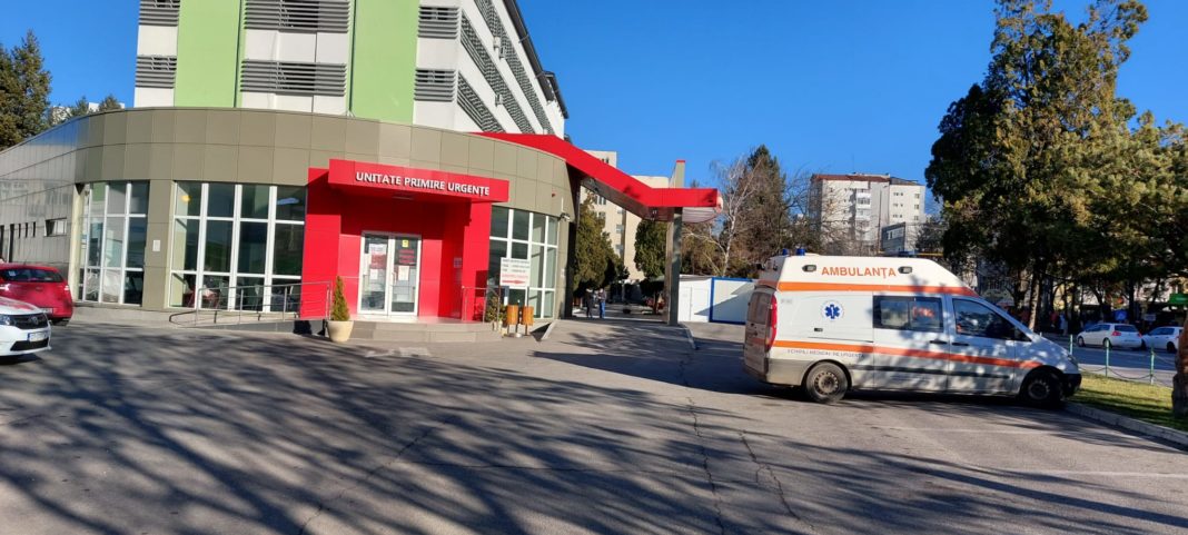 Olt: Peste 20 de elevi de la un colegiu au ajuns la spital cu toxiinfecție alimentară