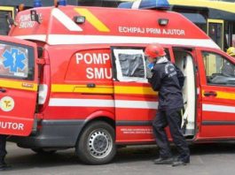 Doi răniţi, după ce o mașină și un TIR s-au ciocnit pe autostrada București-Pitești