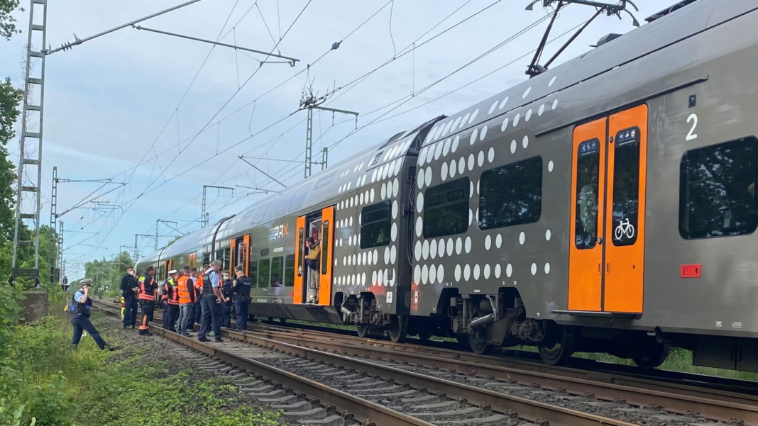 Cinci persoane au fost rănite după un atac cu cuțitul într-un tren din Germania
