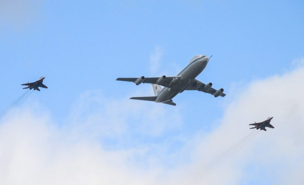 Parada aeriană de la Moscova a fost anulată din cauza condițiilor meteo, spune Kremlinul Parada aeriană de la Moscova a fost anulată din cauza condițiilor meteo, spune Kremlinul