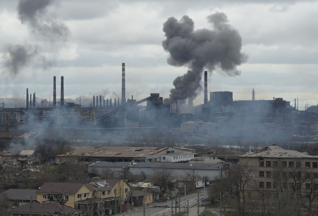 Alți 40 de civili au fost evacuați din uzina Azovstal Alți 40 de civili au fost evacuați din uzina Azovstal