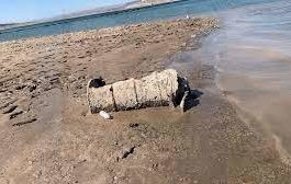 n schelet datând din anii 1980 a fost găsit într-un butoi metalic parţial îngropat, pe malul secat al unui lac artificial din apropiere de Las Vegas