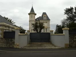 Franţa vrea să confişte 64 de castele, vile și apartamente de lux ale oligarhilor ruși