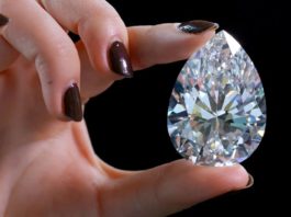 Cel mai mare diamant alb scos vreodată la licitaţie, prezentat la Geneva