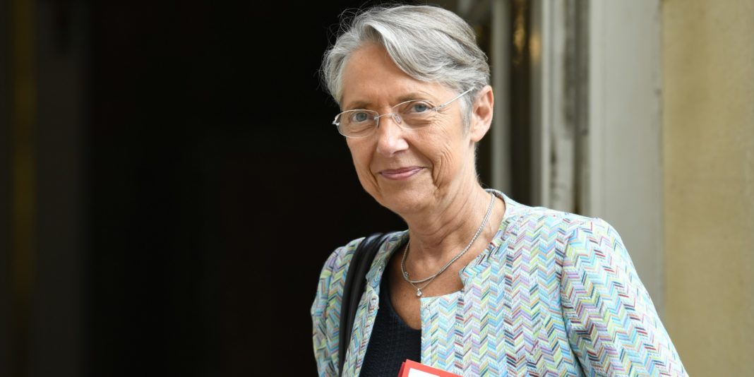 Elisabeth Borne este a doua femeie care ocupă această funcţie în ultimii treizeci de ani, după ce Edith Cresson a fost prim-ministrul Franţei pentru o scurtă perioadă în 1991-1992