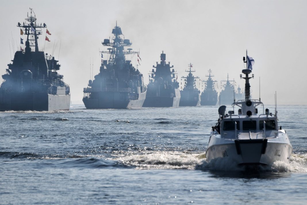 Rusia desfăşoară 6 nave şi 2 submarine în apropierea Ucrainei în Marea Neagră