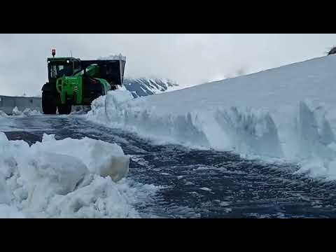 A început deszăpezirea Transalpinei pe sectorul închis circulației rutiere