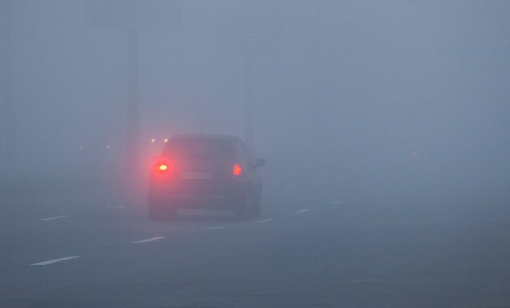 Cod galben de ceaţă în 18 judeţe, miercuri dimineaţa