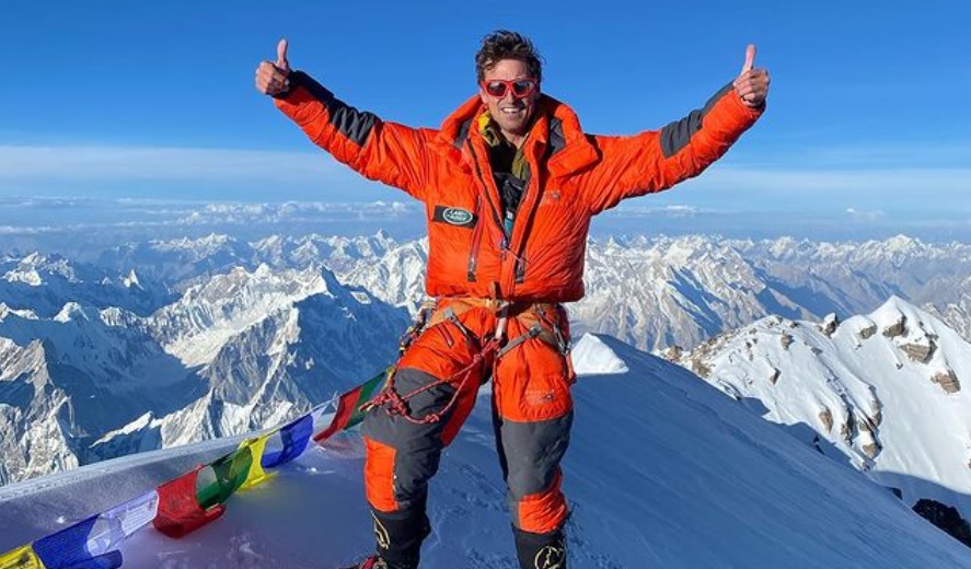 Un alpinist britanic a urcat pe Everest pentru a 16-a oară