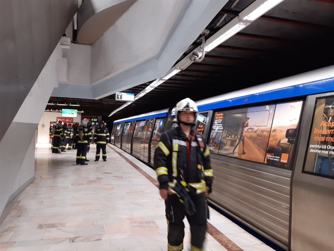 Un bărbat s-a sinucis aruncându-se sub metrou, la stația Aviatorilor