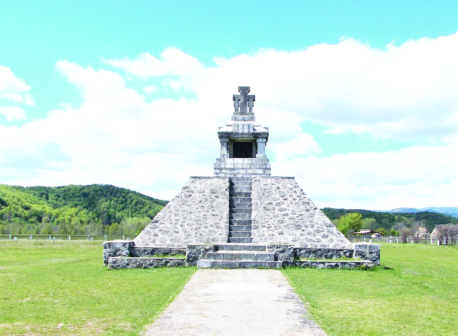 Monumentul de la Padeș a fost ridicat în cinstea Revoluției de la 1821