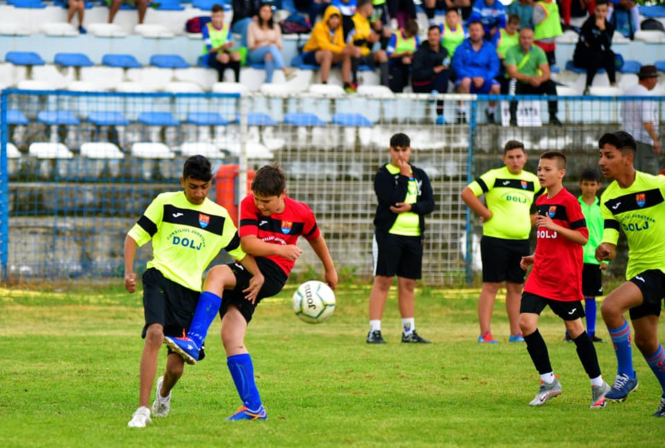 A început „Olimpiada de fotbal“ în Dolj