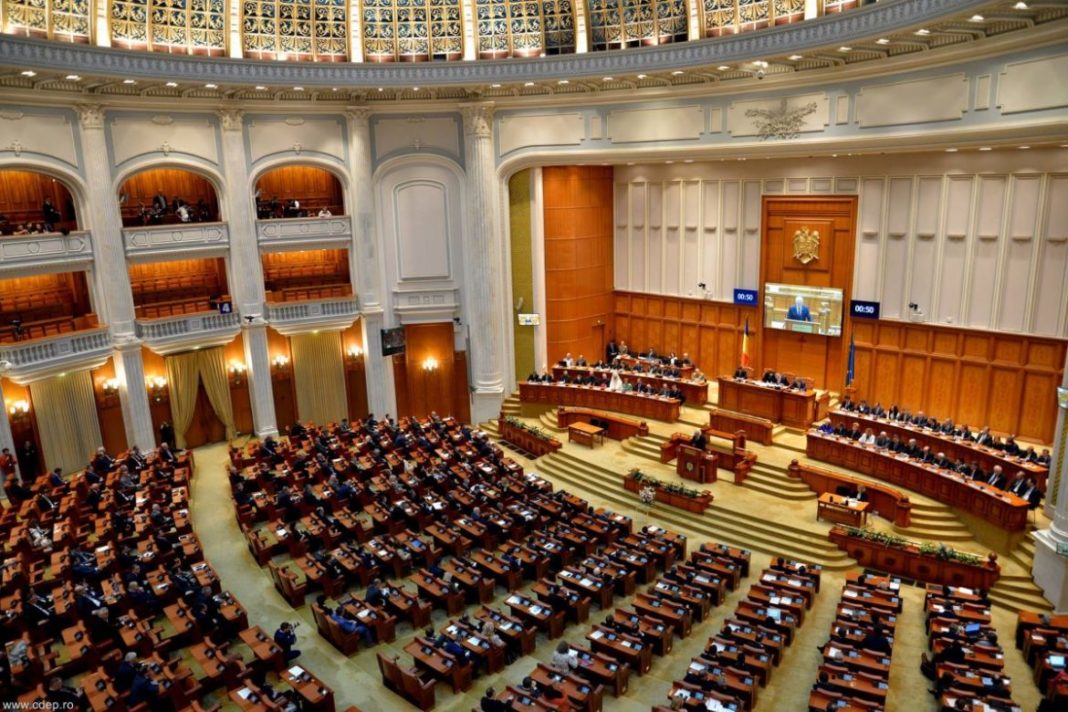 Parlamentul votează noi creșteri de salarii la bugetari