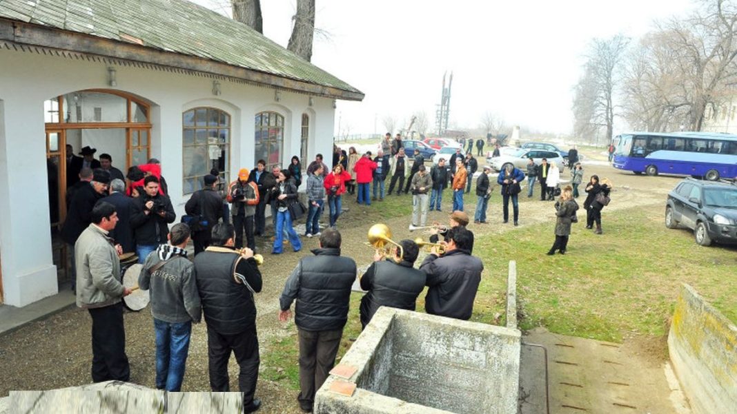 Primărie din Vâlcea, datoare la lăutari