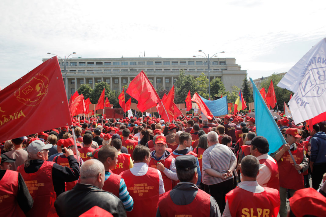 Sute de poștași protestează sâmbătă în Piața Victoriei