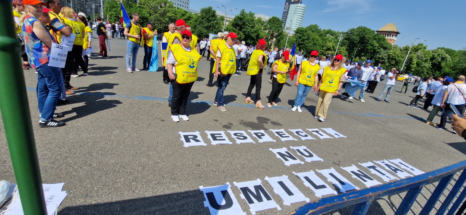 Profesori din Dolj au protestat în Capitală