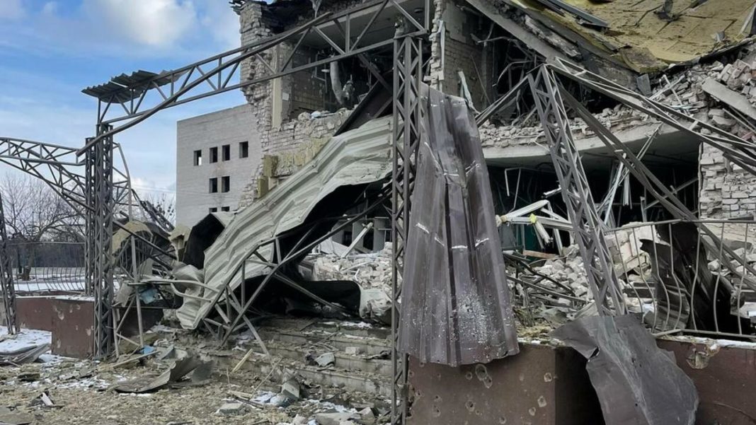 44 de cadavre, găsite sub dărâmăturile unei clădiri distruse de ruși în Izium