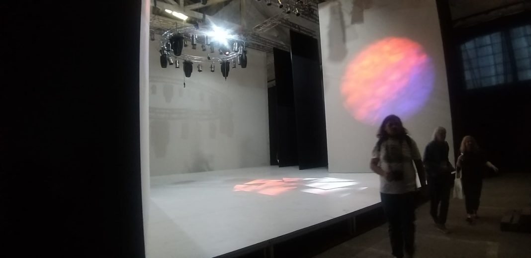 Scena din incinta Valletta Towers