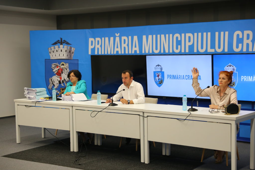 Contre în şedinţa CL Craiova. „Luaţi-i microfonul domnului Drăgoescu!“