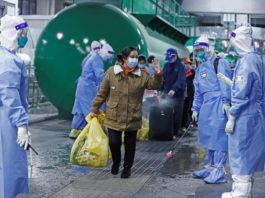 Autorităţile din Shanghai izolează şi cazurile testate negative la Covid