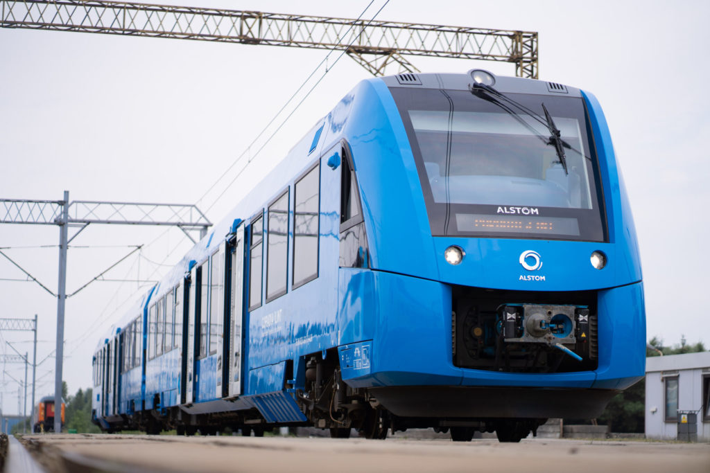 Mașină lovită de tren la Almăj