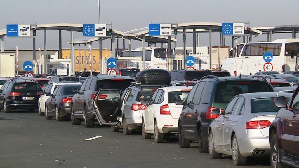 Aglomeraţie în mai multe puncte de trecere a frontierei la ieşirea din ţară