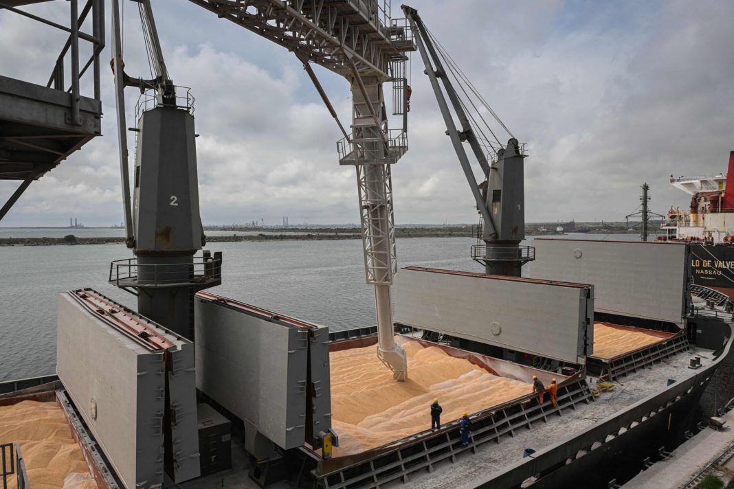 Ucraina își reface porturile de la Dunăre pentru a putea exporta cereale