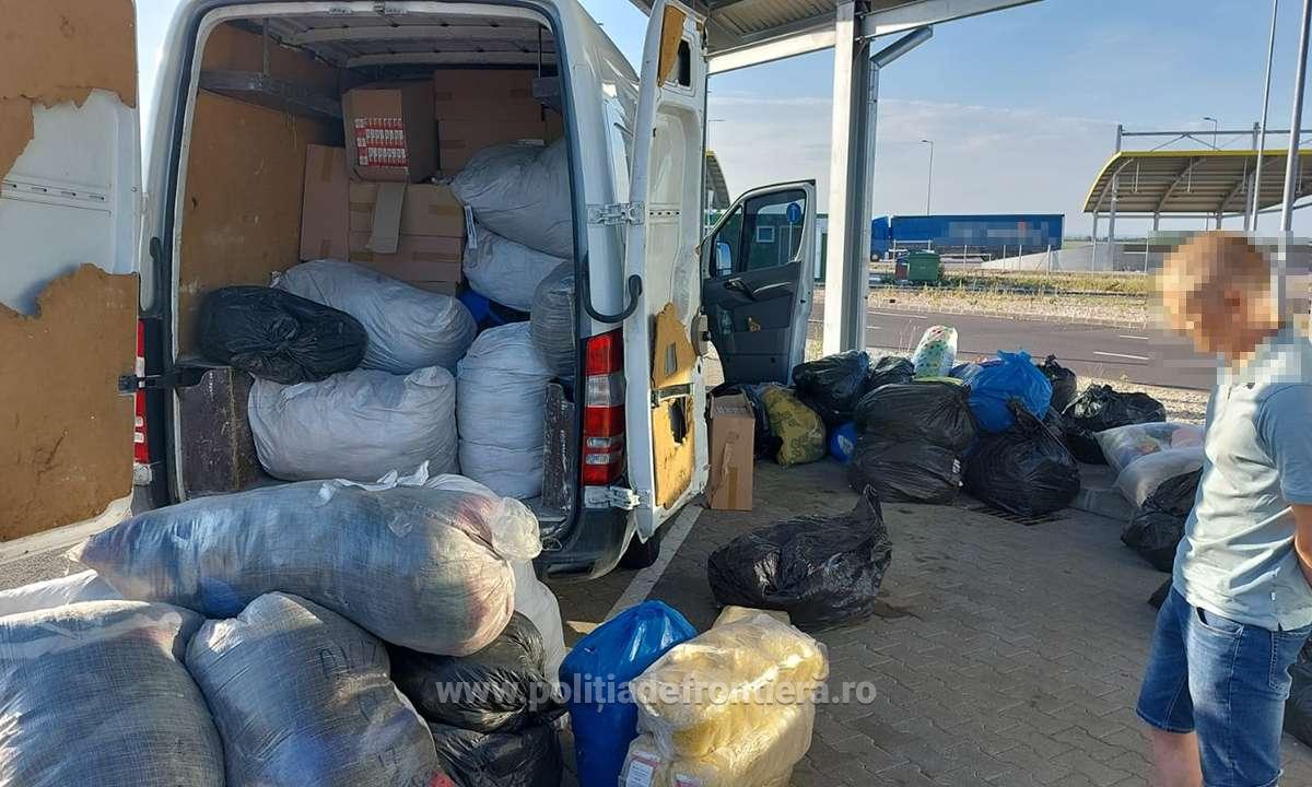 În interiorul unui autocamion, condus de un ucrainean au fost găsite 30.000 de pachete cu ţigări fărpă documente de provenienţă