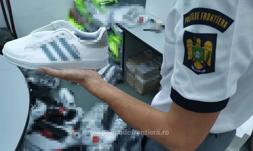 Bunurile, estimate la  900.000 de lei dacă ar fi fost comercializate ca produse de marcă, au fost ridicate în vederea continuării cercetărilor