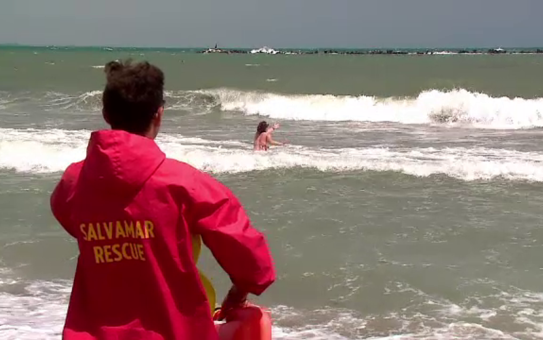 Turist salvat de la înec în Mamaia