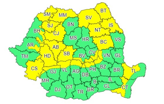 Cod galben de ploi şi vijelii în 28 de județe
