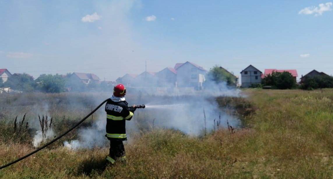 A fost afectată vegetația uscată de pe o suprafață de aproximativ 500 mp