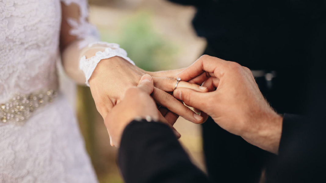 Români reținuți în Italia într-un dosar de căsătorii aranjate