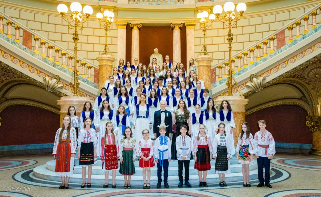 A fost primul cor de copii care a susţinut un concert de colinde la Ateneul Român