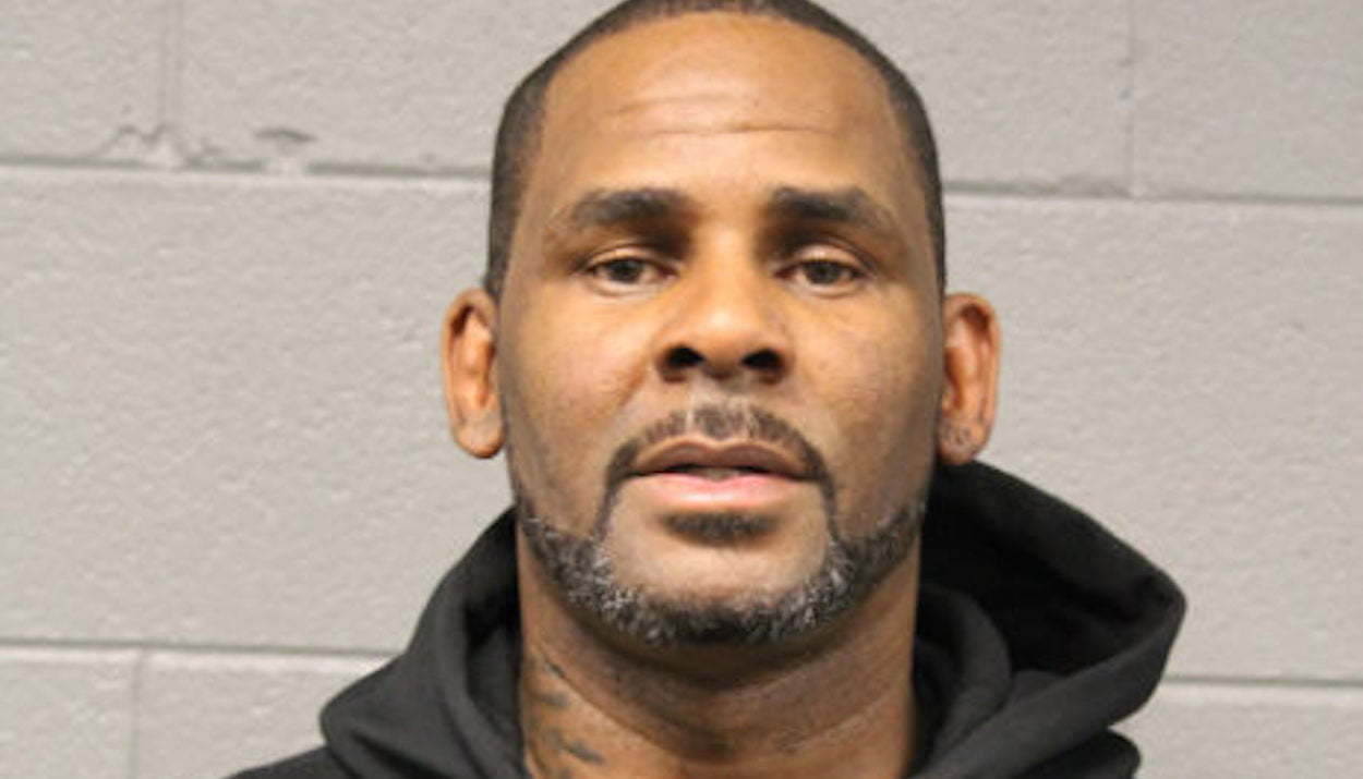 Cântărețul R. Kelly a fost condamnat la 30 de ani de închisoare pentru trafic sexual