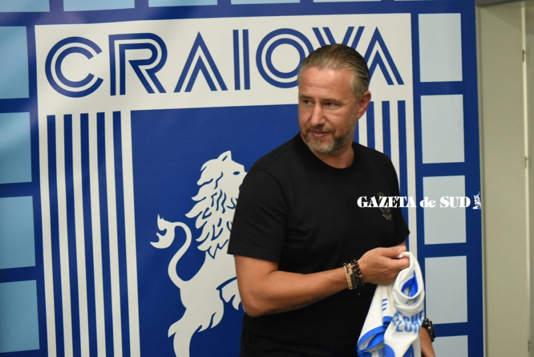 Laurențiu Reghecampf a plecat de la Universitatea Craiova deși mai avea un an contract (Foto: Alex Vîrtosu)