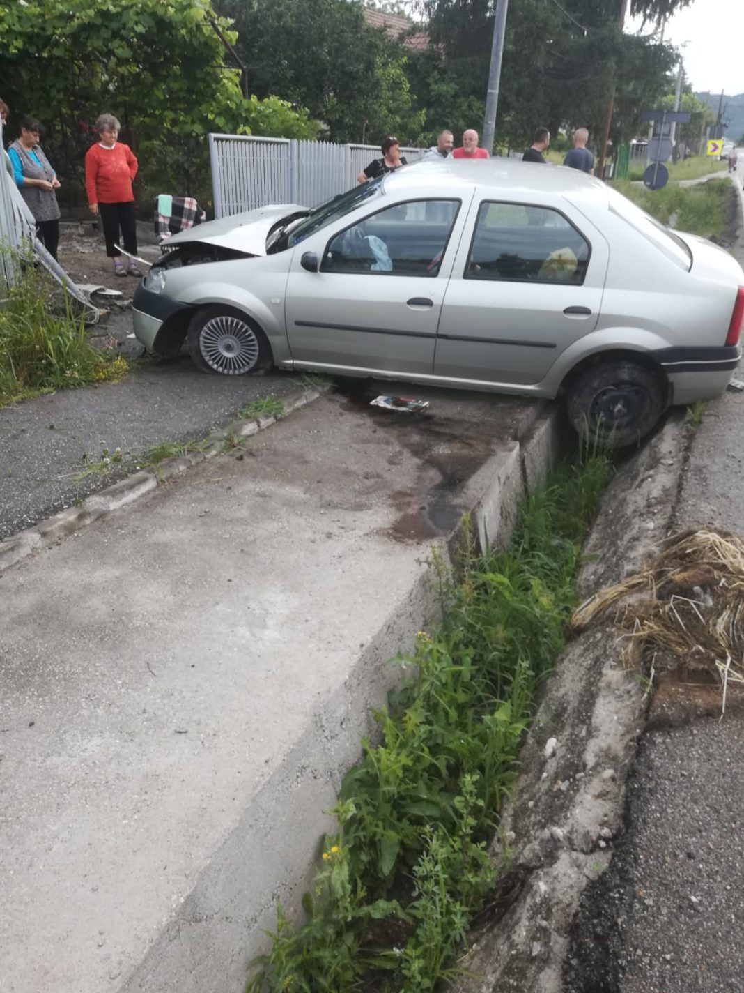 Două accidente rutiere în Vâlcea. Mai multe persoane au fost rănite
