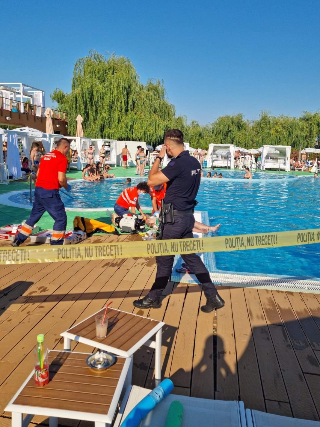 Un tânăr de 26 de ani a murit înecat, sâmbătă, într-o piscină din Pitești