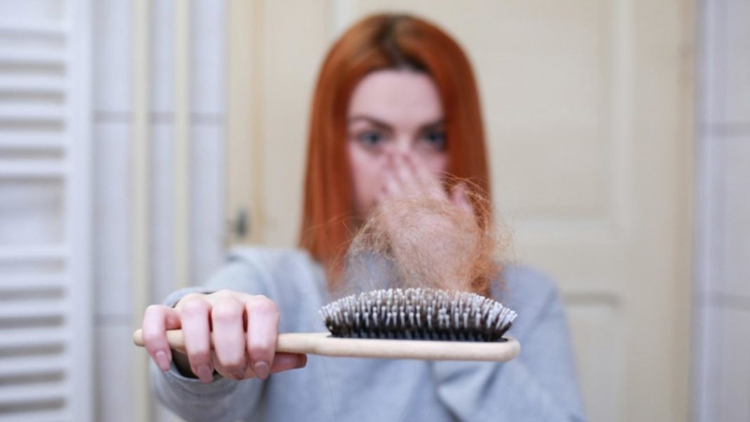 Când pierderea părului este mai mare (peste 150 de fire de păr), este importantă vizita la medicul dermatolog pentru aflarea cauzei şi prescrierea tratamentului adecvat