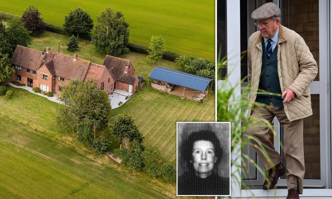 Un bărbat care şi-a ucis soţia şi a aruncat-o în fosa septică, prins după 40 de ani