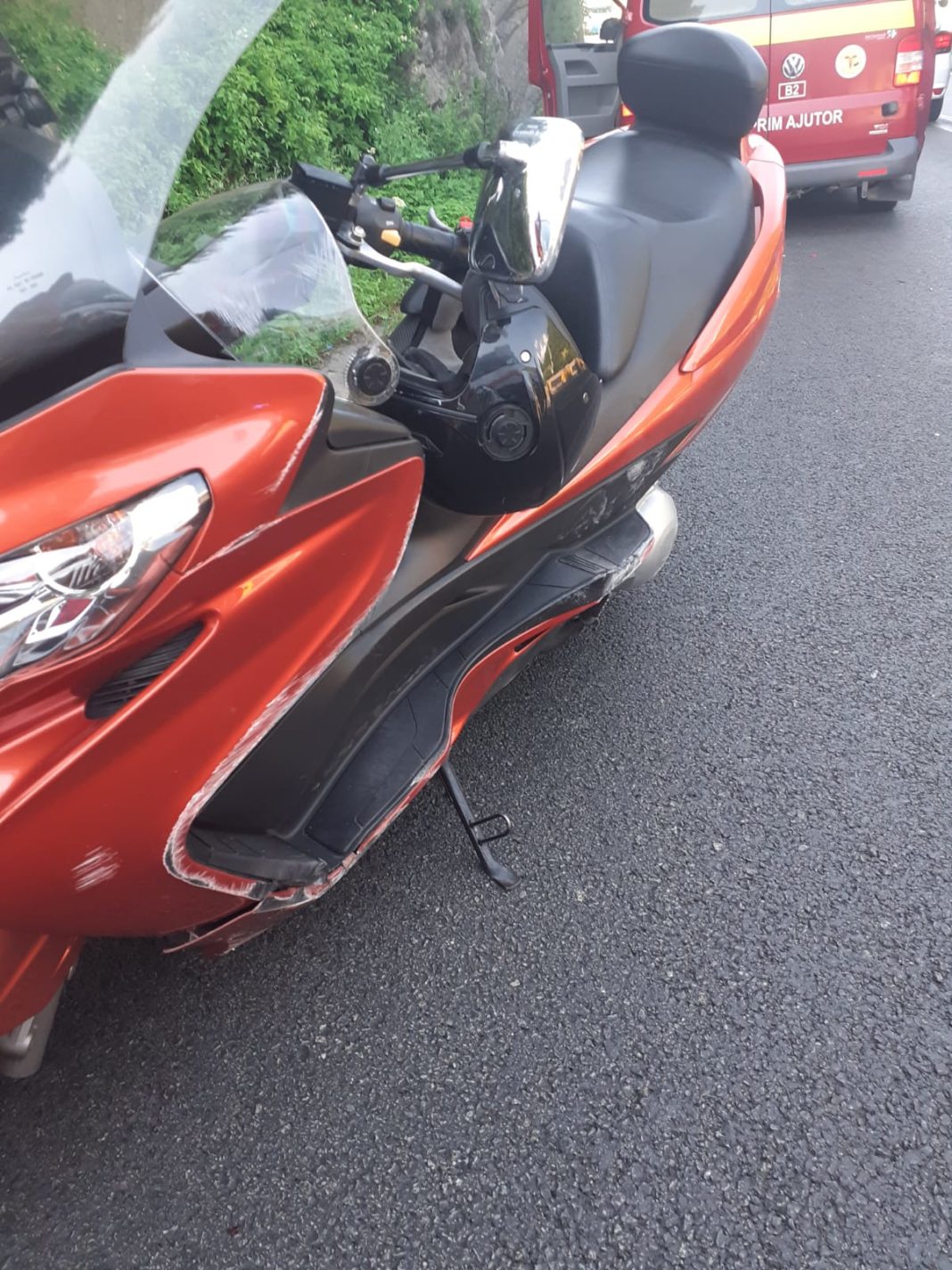 Un bărbat din București a intrat cu motocicleta într-un parapet de pe marginea DN 7, în localitatea Câineni